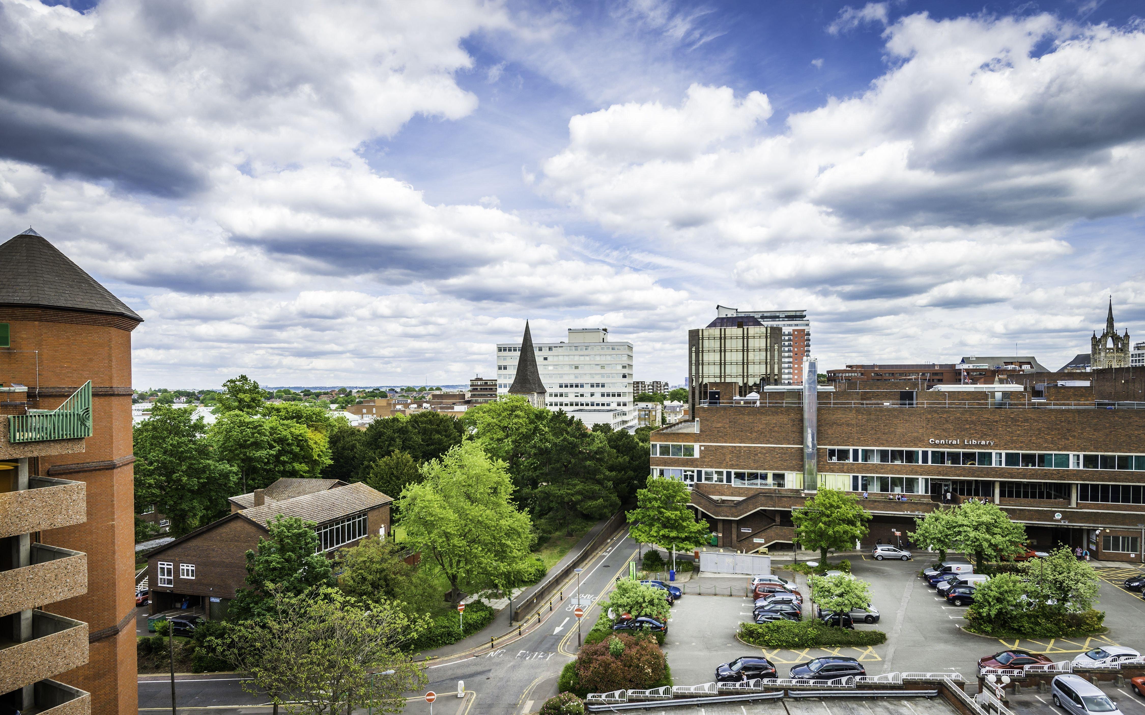 Holiday Inn London Sutton By Ihg Exterior photo