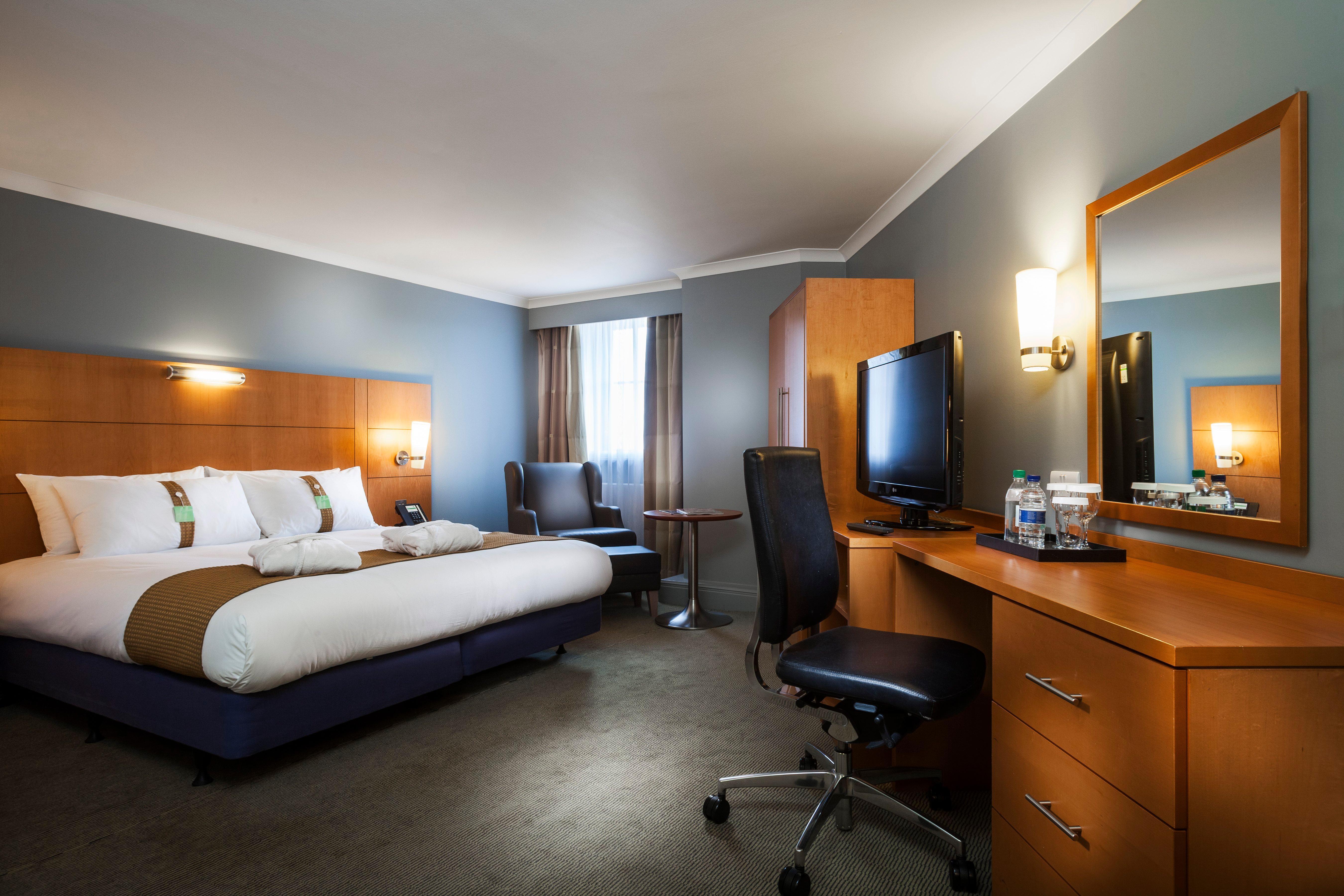 Holiday Inn London Sutton By Ihg Exterior photo