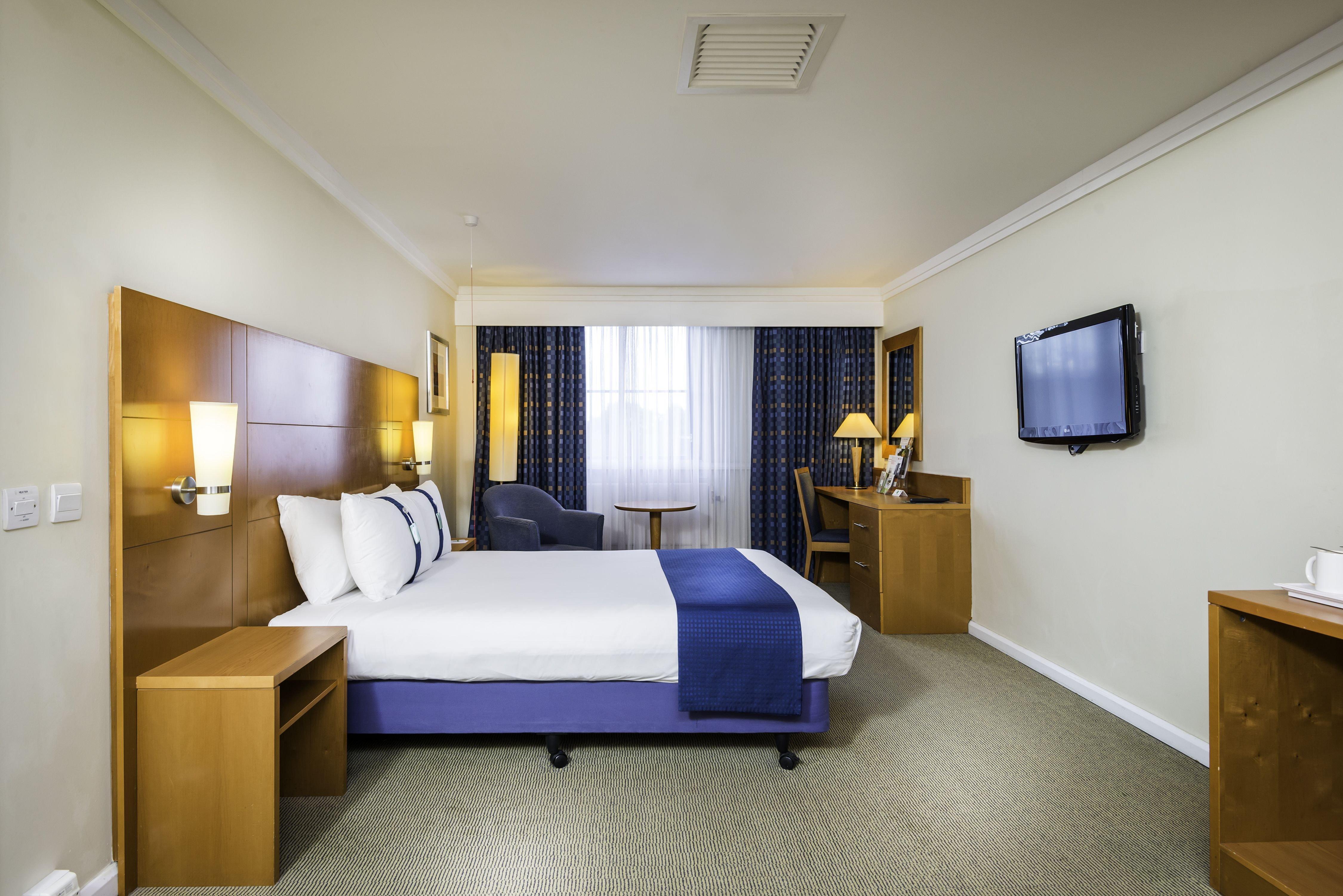 Holiday Inn London Sutton By Ihg Exterior photo